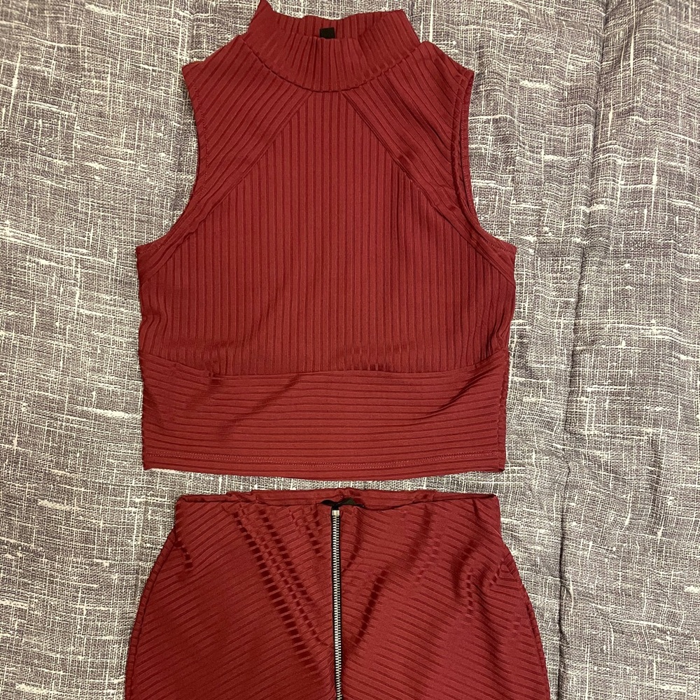 Guess: 2 piece dress set (both the top and skirt) - Picture 1 of 5